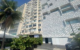 Studio completo ENTRADA pela PRAIA DE COPACABANA, com ar, wifi, netflix, até 4 pessoas, pauloangerami AA3806
